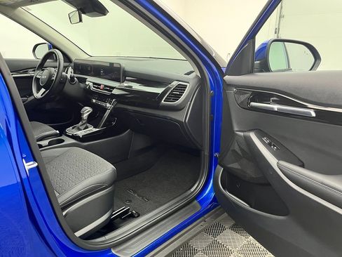 Used 2025 Kia Seltos S AWD/4WD image 28