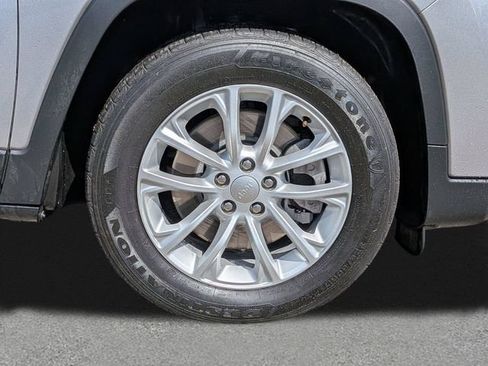 Used 2020 Jeep Cherokee Latitude FWD image 9