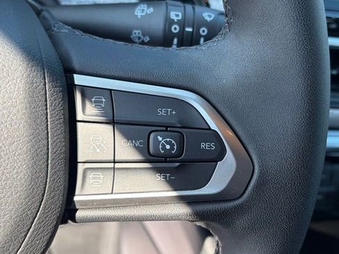 Used 2025 Jeep Compass Latitude w/ Sun & Sound Group image 18