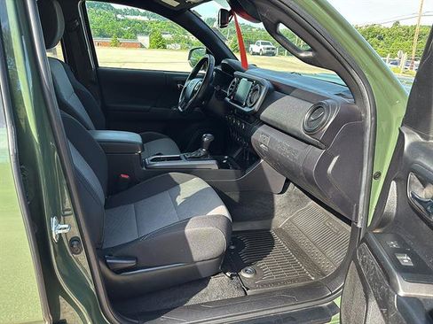 Used 2022 Toyota Tacoma TRD Sport w/ Technology Package AWD/4WD image 20