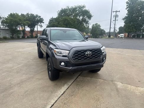 Used 2020 Toyota Tacoma TRD Off-Road AWD/4WD image 7