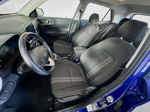 Used 2025 Hyundai Venue SEL FWD image 13