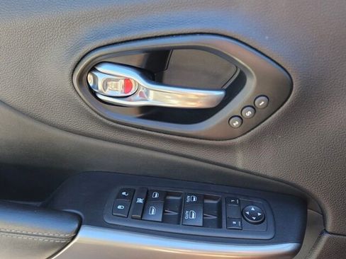 Used 2022 Jeep Cherokee Limited image 35