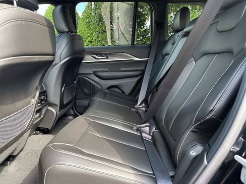 New 2025 Jeep Grand Cherokee Limited w/ Black Appearance Package image 32