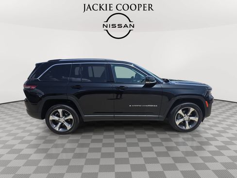 Used 2023 Jeep Grand Cherokee Limited w/ Trailer Tow Prep Group (B) AWD/4WD image 4