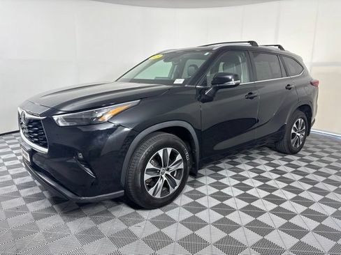 Used 2023 Toyota Highlander XLE AWD/4WD image 34