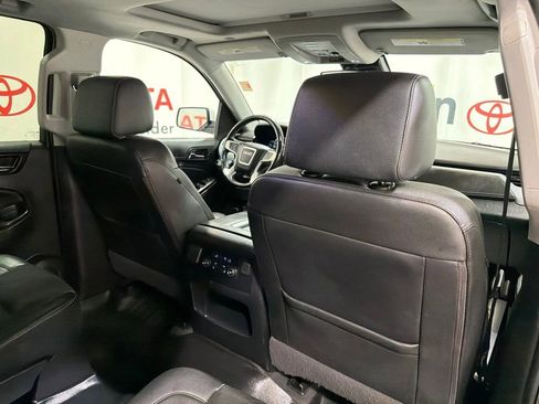 Used 2020 GMC Yukon XL SLT AWD/4WD image 16