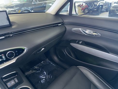 Used 2023 Genesis GV70 2.5T w/ Advanced Package image 30