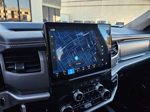 Used 2022 Ford Expedition XLT image 34