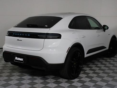 Certified 2025 Porsche Macan Electric image 7