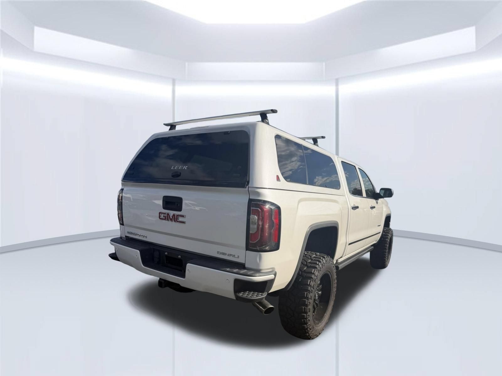 Used 2016 GMC Sierra 1500 Denali w/ Denali Ultimate Package AWD/4WD image 3