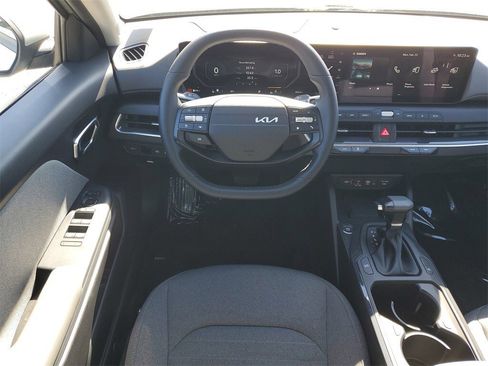 Used 2025 Kia K4 EX image 25