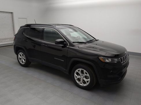 Used 2024 Jeep Compass Latitude image 11