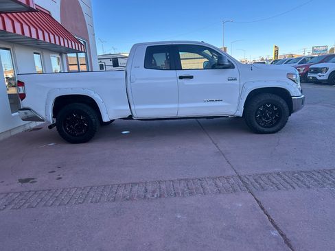 Used 2018 Toyota Tundra SR5 image 2