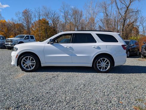 Used 2023 Dodge Durango GT image 2