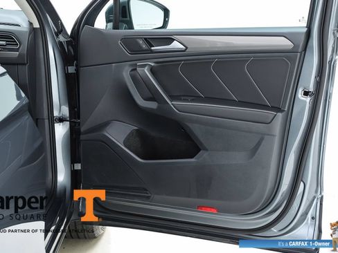 Used 2024 Volkswagen Tiguan SE w/ Panoramic Sunroof Package FWD image 31