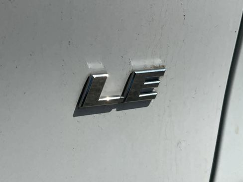 Used 2019 Toyota RAV4 LE FWD image 13