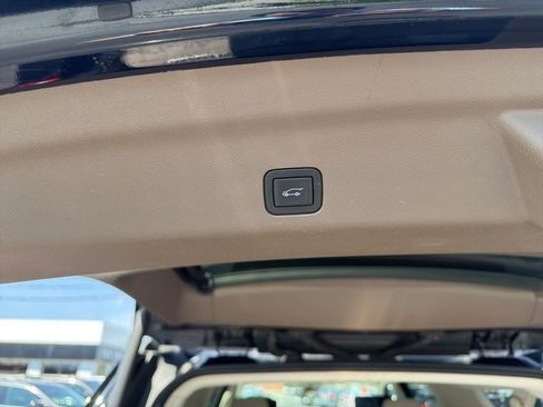 Used 2021 GMC Yukon XL Denali image 17