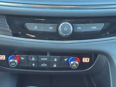 Used 2019 Buick Enclave Essence FWD image 18