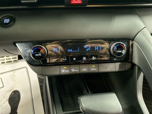 Used 2025 Hyundai Elantra Sport image 16