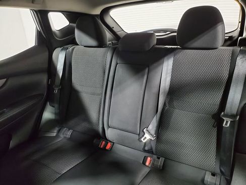 Used 2021 Nissan Rogue Sport S image 10