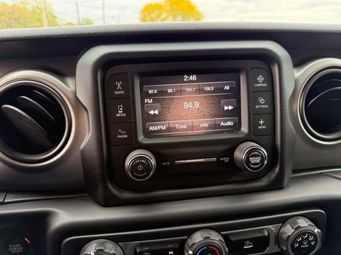 Used 2020 Jeep Gladiator Sport w/ Quick Order Package 24S AWD/4WD image 31