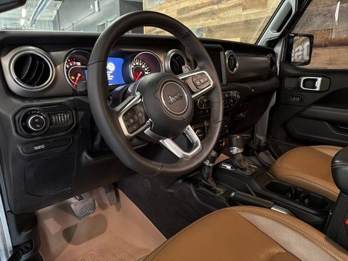 Used 2020 Jeep Gladiator Rubicon w/ Uconnect 4C Nav & Sound Group AWD/4WD image 2