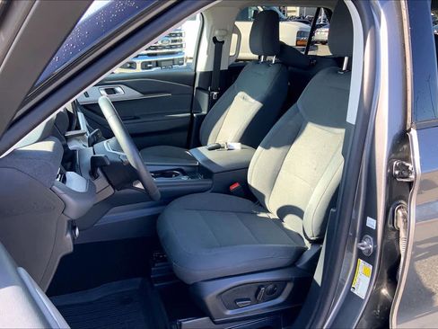 Certified 2025 Ford Explorer Active image 8