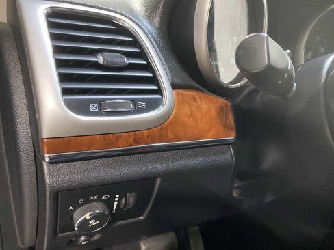 Used 2012 Jeep Grand Cherokee Limited image 24