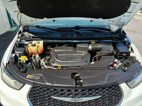 Used 2021 Chrysler Pacifica Touring-L FWD image 20