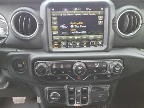 Used 2023 Jeep Wrangler Unlimited Sahara w/ Cold Weather Group image 10