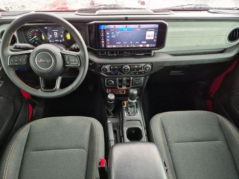 Used 2024 Jeep Wrangler Unlimited AWD/4WD image 27