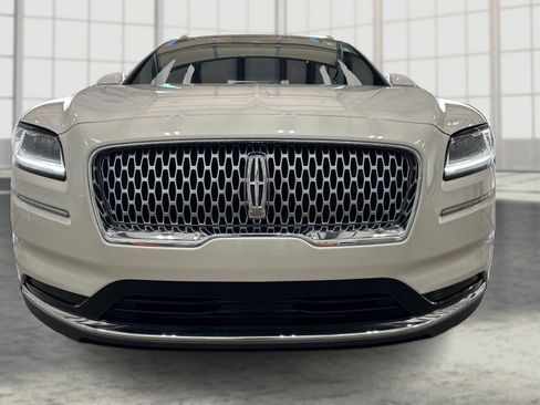 Used 2021 Lincoln Nautilus Reserve w/ Cargo Utility Package AWD/4WD image 22