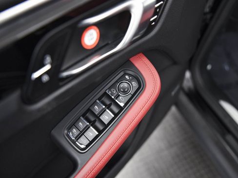 Used 2021 Porsche Macan S image 9