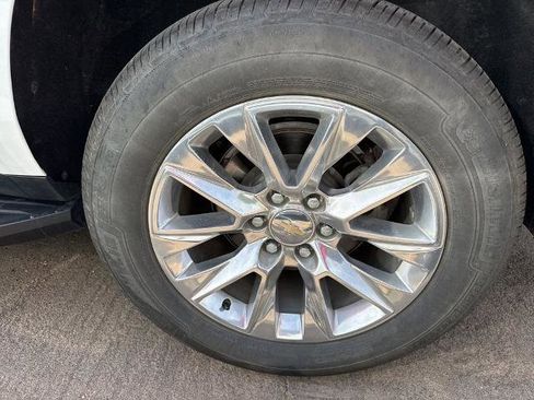 Used 2023 Chevrolet Suburban Premier image 17