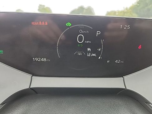 Used 2023 Toyota Prius LE FWD image 11