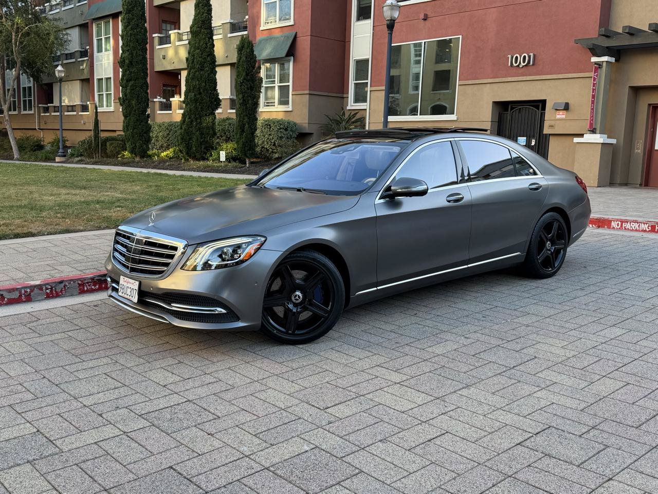 Used 2019 Mercedes-Benz S 560 Sedan image 2