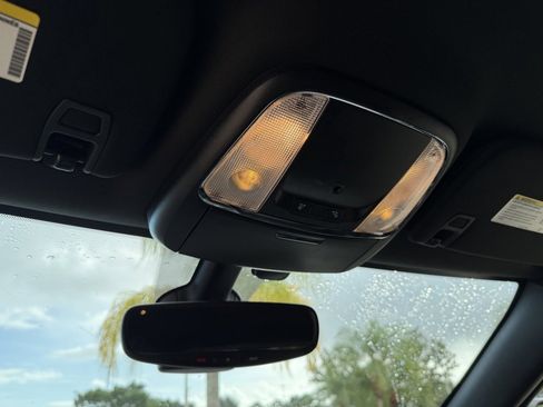 Used 2022 Jeep Grand Cherokee Laredo E image 15