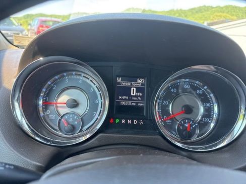 Used 2012 Chrysler Town & Country Touring-L w/ Premium Group FWD image 23