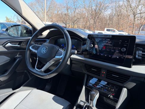 Used 2025 Volkswagen Jetta SE image 35