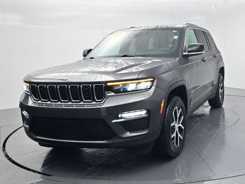 Used 2024 Jeep Grand Cherokee Limited w/ Trailer Tow Package AWD/4WD image 3