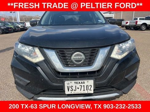 Used 2019 Nissan Rogue SV image 2