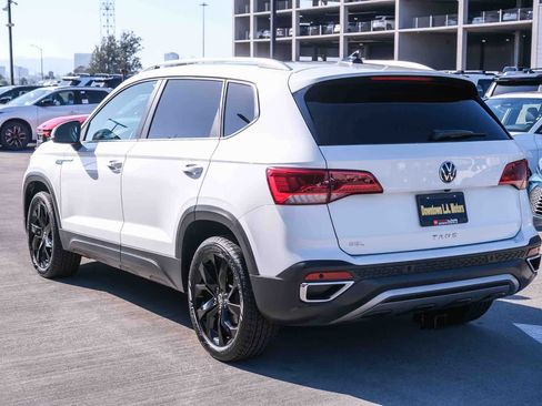 Used 2022 Volkswagen Taos SEL w/ Panoramic Sunroof Package FWD image 6