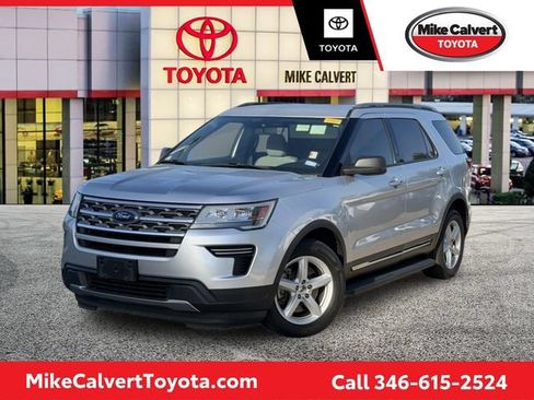 Used 2018 Ford Explorer XLT FWD image 1