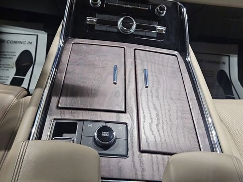 Used 2024 Lincoln Navigator Reserve image 16
