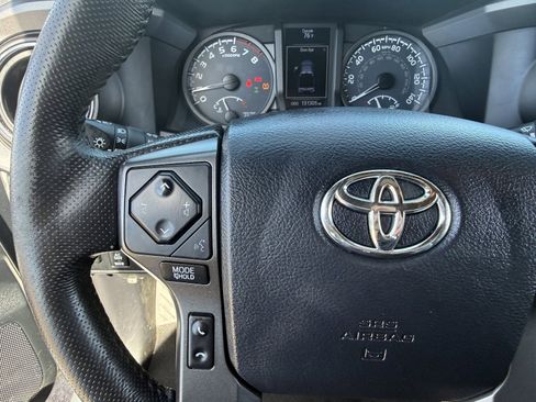 Used 2016 Toyota Tacoma TRD Off-Road w/ Premium & Technology Package image 26