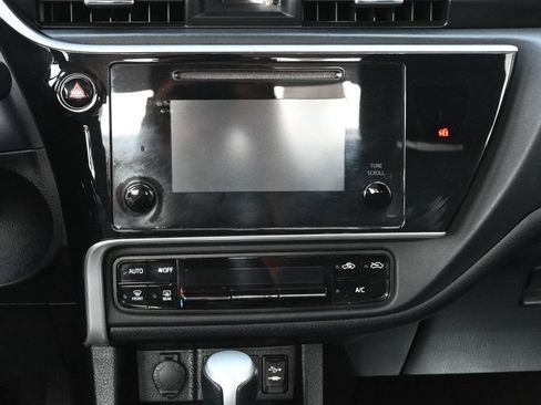 Used 2019 Toyota Corolla LE FWD image 11