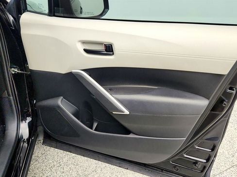Used 2025 Toyota Corolla Cross L FWD image 22