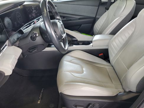 Used 2022 Hyundai Elantra Limited FWD image 17