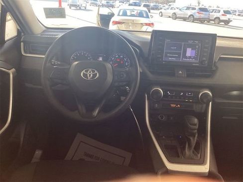 Used 2021 Toyota RAV4 LE image 8